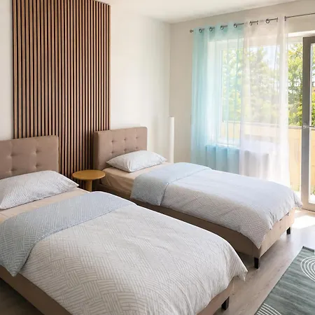 Apartment Modern With Balcony, Kitchen & Free Parking